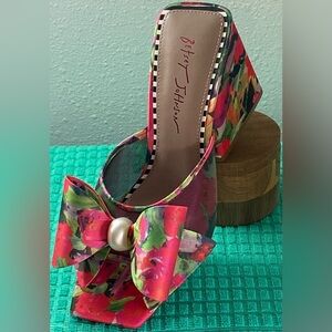 NEW..WOMENS BETSEY JOHNSON PINK FLORAL BOW WEDGE SANDALS 9